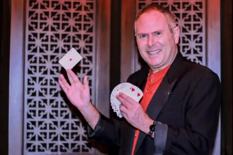 ห้องอาหารและบาร์มันตรา ขอเชิญคุณพบกับนักม...