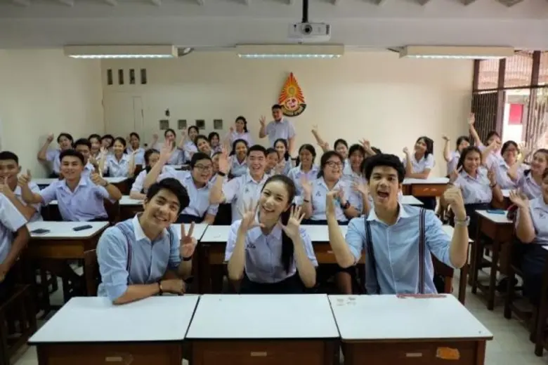 ทีวีไกด์: รายการ “รถโรงเรียน High School Reunion” “มุก” รำลึกความหลัง จุดเริ่มต้นเป็นนักร้อง