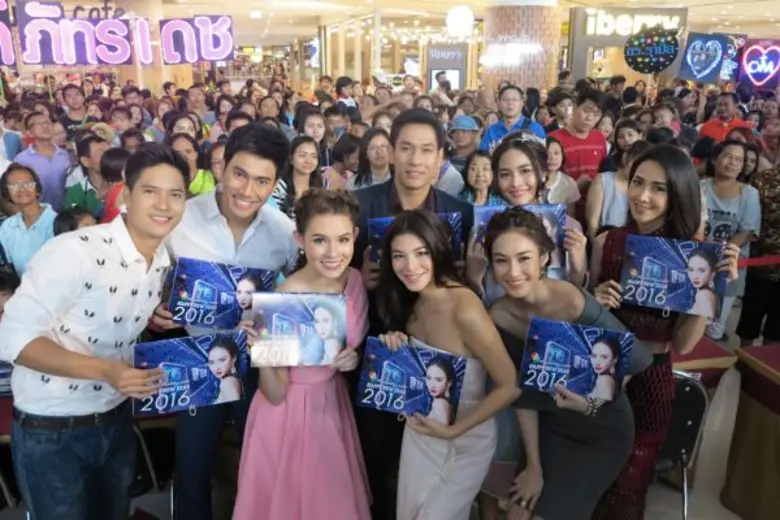 ช่อง 7 สี ส่งทัพ พระเอก-นางเอก ส่งความสุขผ่านปฏิทินปีใหม่ 2559 แฟนละครแห่รอรับแน่น!!