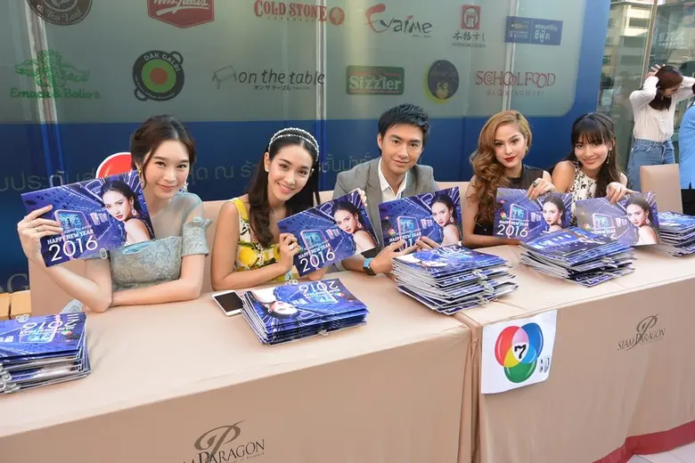 ช่อง 7 สี ส่งทัพ พระเอก-นางเอก ส่งความสุขผ่านปฏิทินปีใหม่ 2559 แฟนละครแห่รอรับแน่น!!