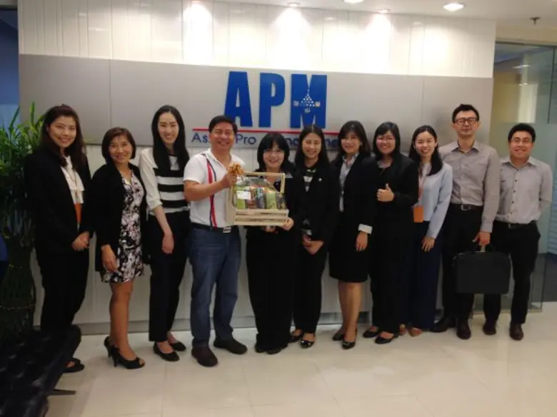 คุณสมภพ ศักดิ์พันธ์พนม (คนที่ 4 จากซ้าย) ...