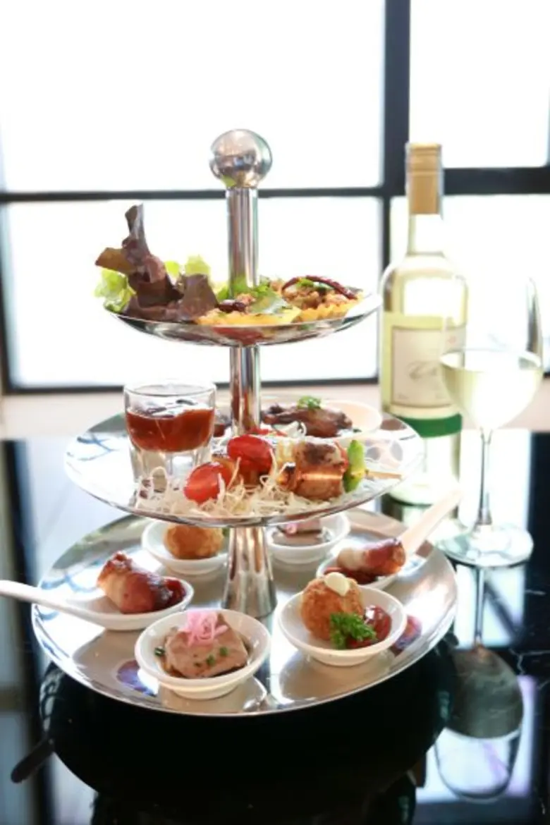 จีเอ็มทีเลานจ์ โรงแรมเอทัสลุมพินี กับเมนู...