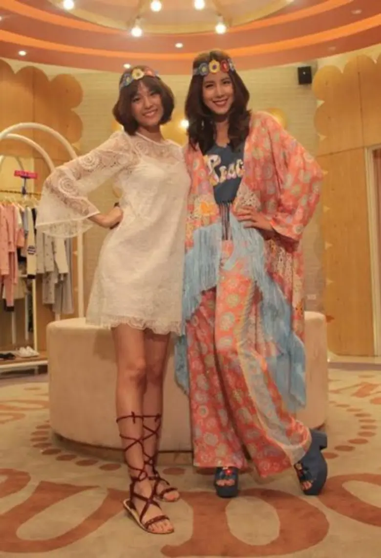 "Two Piece Two Please" เสาร์นี้ "เอสเธอร์...