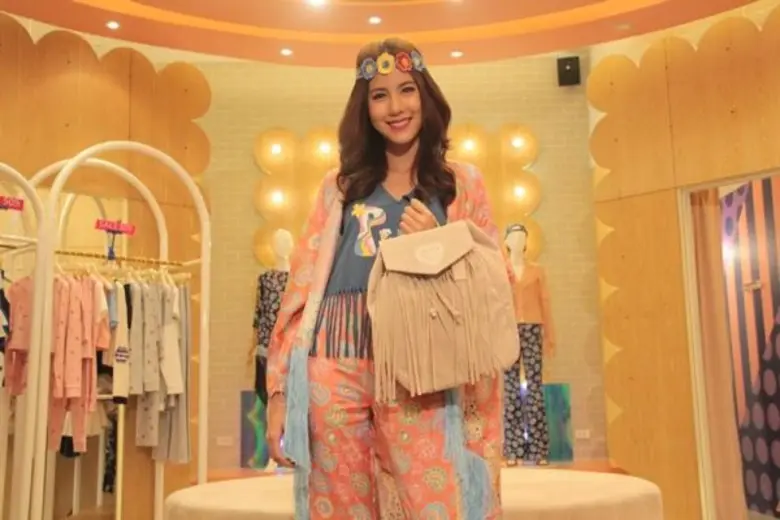 ทีวีไกด์: รายการ “Two Piece Two Please” สุดเฟี้ยว “เอสเธอร์-แพทตี้” เปลี่ยนลุคสาวฮิปปี้ยุค 60