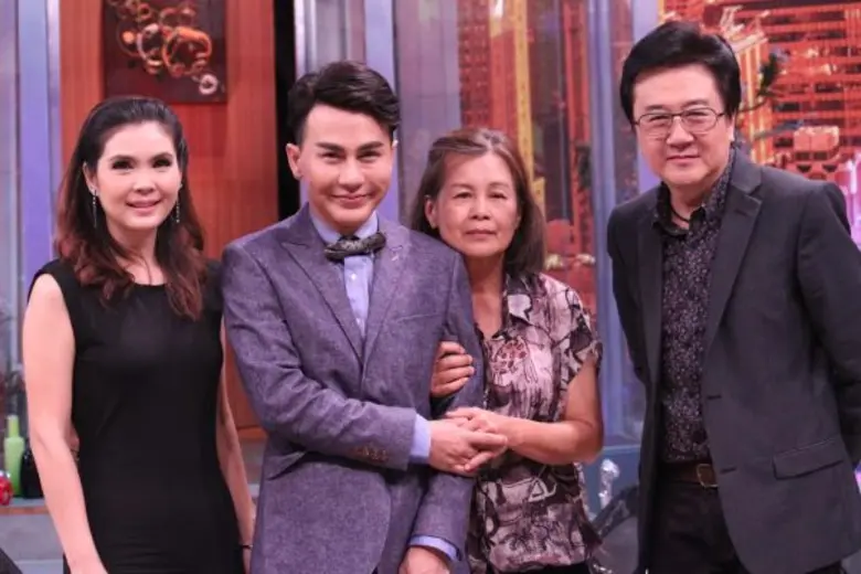 ทีวีไกด์: รายการ “ตีสิบ เดย์” “น็อต แม็กซิม” ปล่อยโฮ !กลางรายการ “ตีสิบเดย์” ก้มกราบเท้า “แม่” หลังพลัดพรากกันมา 38 ปี