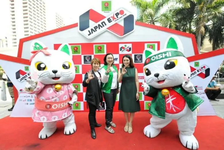 คุณสุมาลี เคหสุขเจริญ (ตรงกลาง) ผู้อำนวยก...