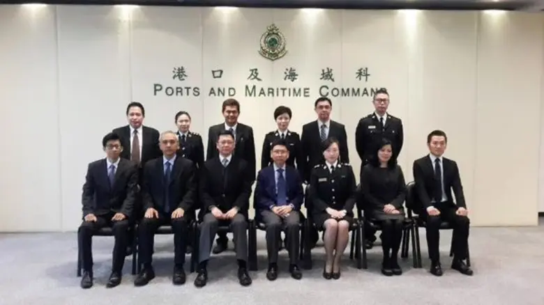 นายกุลิศ สมบัติศิริ อธิบดีกรมศุลกากร เดิน...