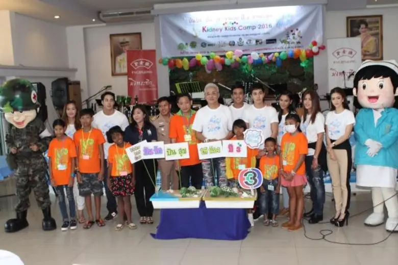 ช่อง 3 ร่วมกับ บริษัทเป่าจินจง รพ.พระมงกุฏเกล้า จัดกิจกรรม “ปันรัก ปันสุข ให้น้องปี 3 ละคร ดอกไม้ใต้เมฆ”