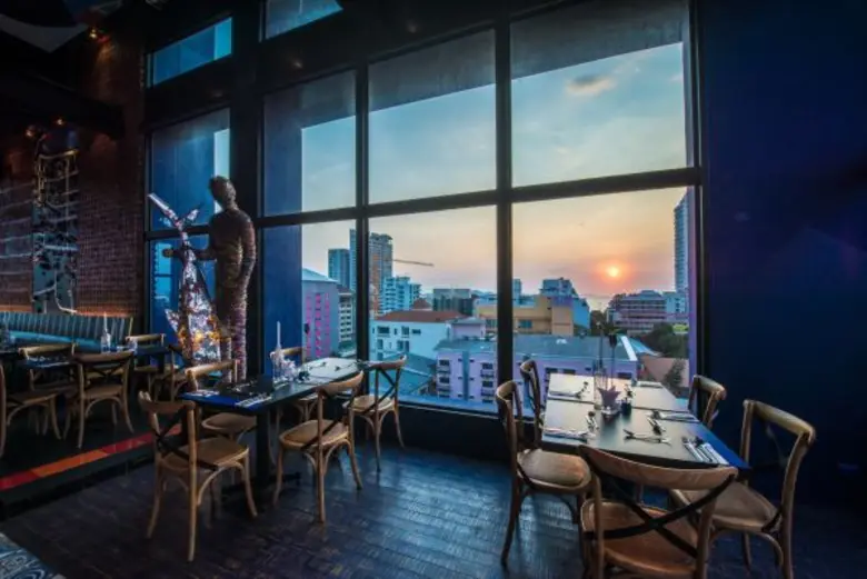 บุฟเฟต่ต์ซีฟู้ดและบาร์บีคิวสำหรับคนรักอาหารทะเล ทุกค่ำคืน ที่ โรงแรมสยาม แอ็ท สยาม ดีไซน์ โฮเต็ล พัทยา