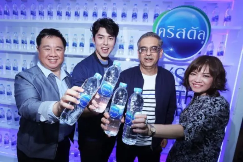 น้ำดื่มคริสตัล นำโดย นายวิเวก ชาห์บรา (ที...