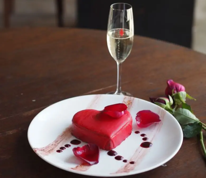 ห้องอาหารสการ์เล็ต ณ โรงแรมพูลแมน กรุงเทพ...