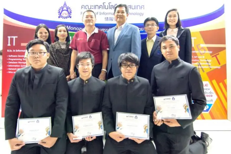 นายธัช ธงภักดิ์ กรรมการผู้จัดการ บริษัท โ...