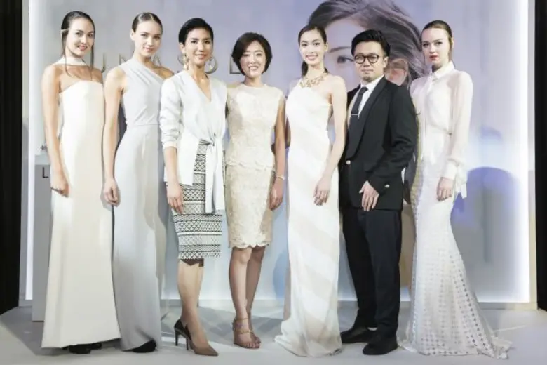 มิสอะซามิ ทาเคโมเต้ (Ms. Asami Takemoto) ...