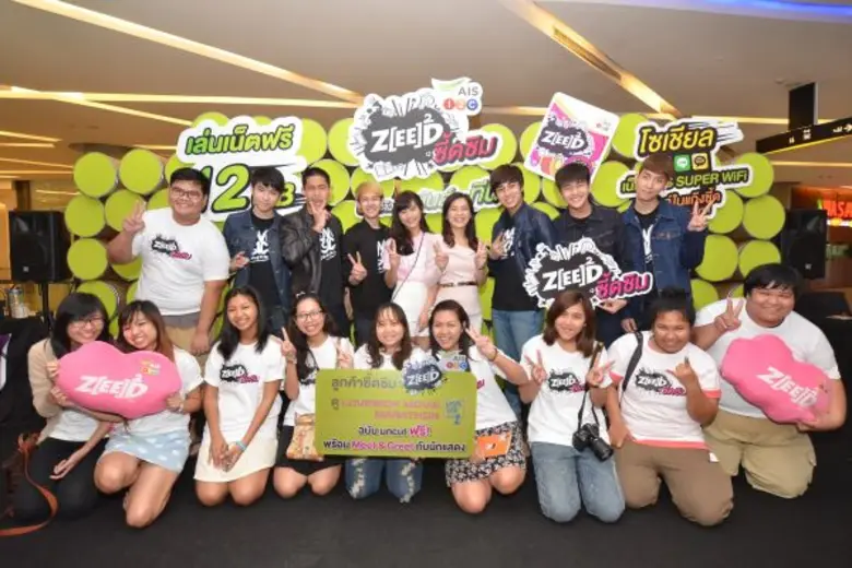 เบญจพร กำเพ็ชร (แถวยืน : ที่ 4 จากขวา) ผู...