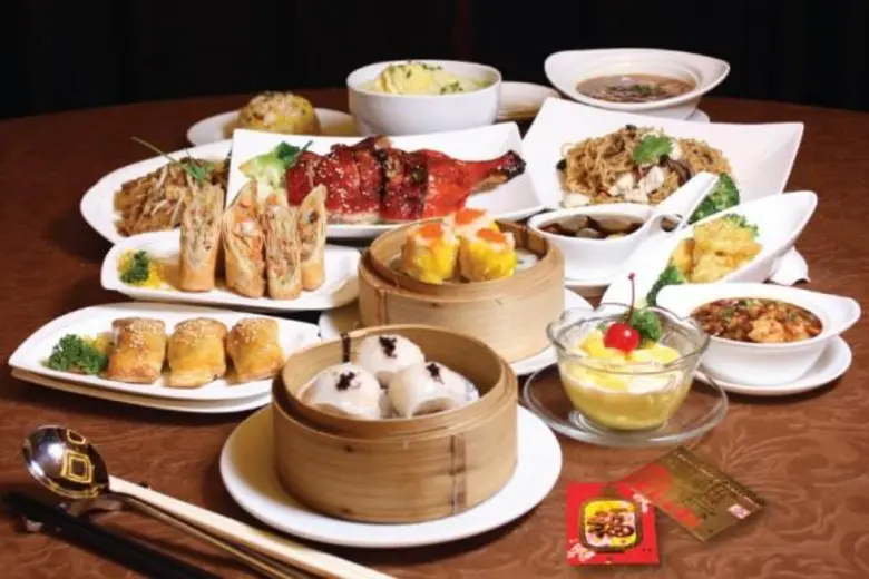 โรงแรมเดอะ แกรนด์ โฟร์วิงส์ คอนเวนชั่น ขอ...