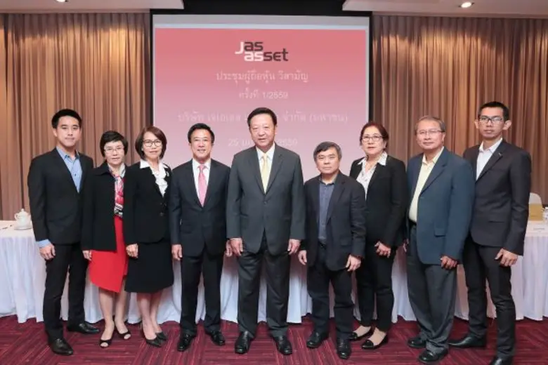 นายสุคนธ์ กาญจนหัตถกิจ (กลาง) ประธานกรรมก...