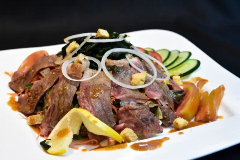 ห้องอาหารญี่ปุ่นทาคูมิ โรงแรมสวิสโฮเต็ล เ...