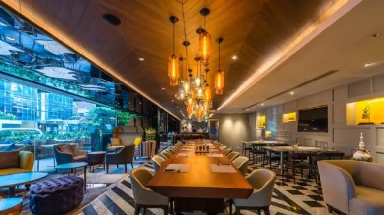 เมททา ร้านอาหารและบาร์ ห้องอาหารมีสไตล์แห...
