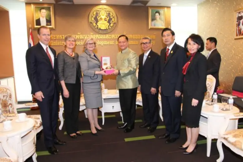 พลตำรวจเอก อดุลย์ แสงสิงแก้ว รัฐมนตรีว่าการกระทรวงก...