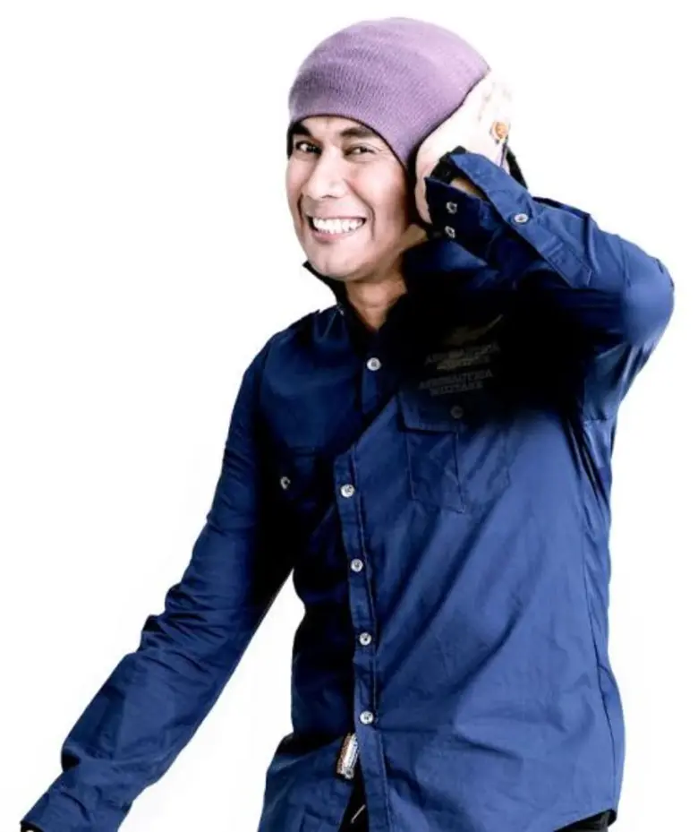 แอบซุ่มเข้าห้องอัดทำเพลงอยู่พักใหญ่ วันนี...