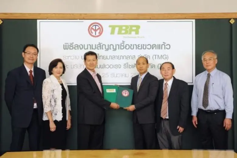 นายปฐพงศ์ เอี่ยมสุโร (ที่ 3 จากซ้าย) ผู้จ...