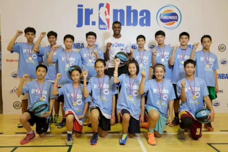 ฟรีสแลนด์คัมพิน่ายังคงเป็นผู้สนับสนุนหลัก...