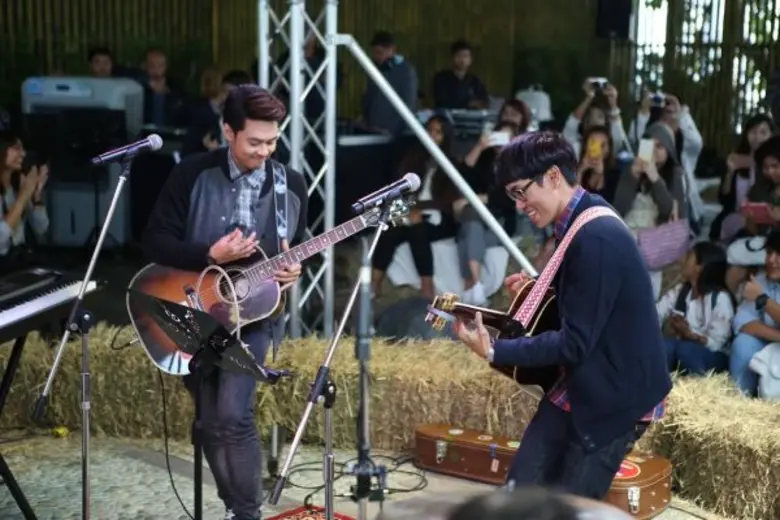 เนตรชนก บิ๊กบอส ช่องทรูโฟร์ยู สร้างปรากฏการณ์สุดยอดความบันเทิง แบบอินเตอร์แอคทีฟ ซีรีส์ รับชม-แชทสด กับ “แดน วรเวช-เอ๊ะ ละอองฟอง” แบบเรียลไทม์ ใน คิวชู เดอะซีรีส์ ลงจอทุกวันเสาร์-อาทิตย์ เริ่มออกอากาศ 30 มกราคมนี้ เวลาดี 11.00 น.