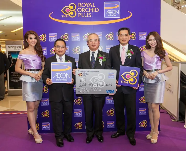 คุณยาซูฮิโกะ คอนโดะ (กลาง)กรรมการผู้จัดกา...