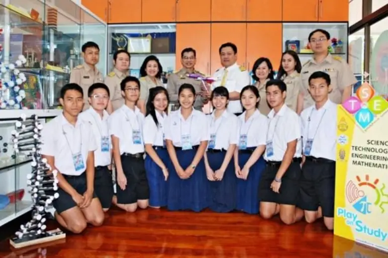 ดร.กล้าศักดิ์ จิตต์สงวน ผู้อำนวยการโรงเรี...