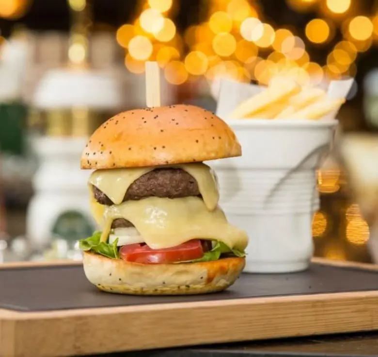 พบกับการปรับรูปโฉมใหม่ของห้องอาหารสไตล์ย้...