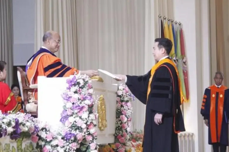 นพ.เกษม วัฒนชัย องคมนตรี มอบปริญญาศิลปศาส...