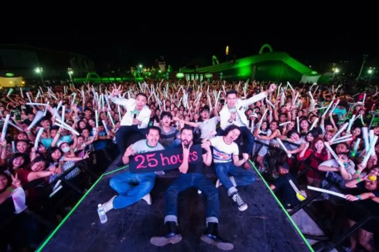 ช้างคาร์นิวัล นีออน เดอะ ไนท์ เคลื่อนทัพบุกขอนแก่นกันเต็มอัตรา ขนเครื่องเล่นอย่างเขาวงกตเลเซอร์สั่งตรงจากนิวซีแลนด์ พบคอนเสิร์ตสุดฮิต อย่าง 25hours และแจ๊ส สปุ๊กนิคฯ เขย่าใจวัยมันส์ ระเบิดขอนแก่นทั้งเมือง..ให้เรืองแสง