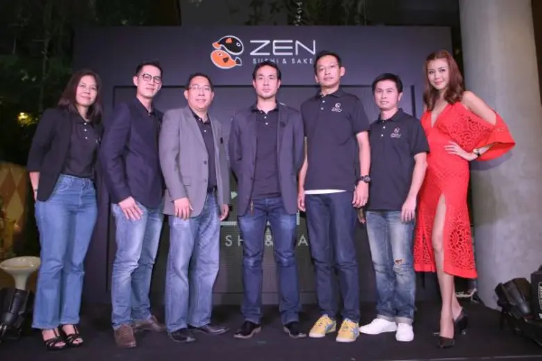 นายสรรคนนท์ จิราธิวัฒน์ (ที่ 4 จากซ้าย)ปร...