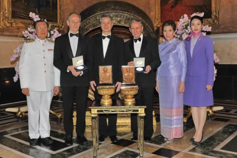 นายจรัมพร โชติกเสถียร (ที่ 3 จากซ้าย) กรร...