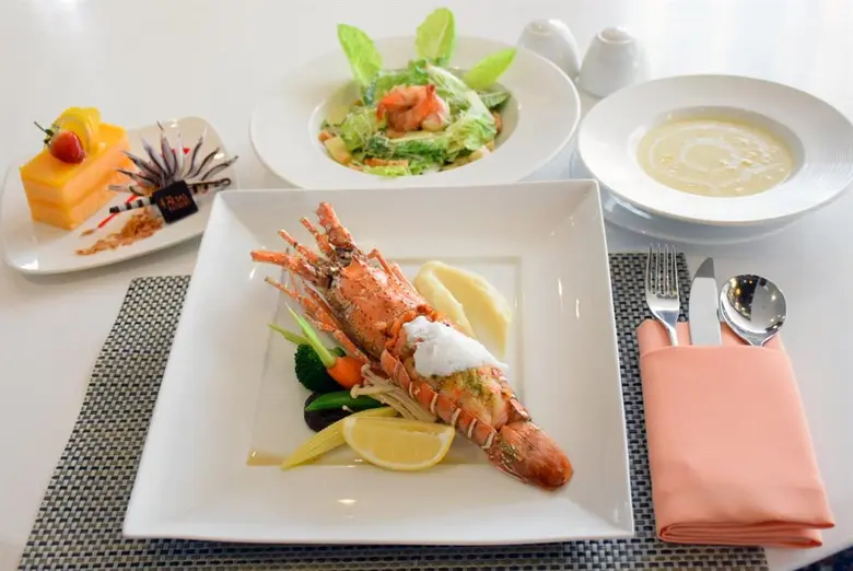 ห้องอาหารโมเม้นท์ โรงแรมเอทัส บางกอก ซอยร...