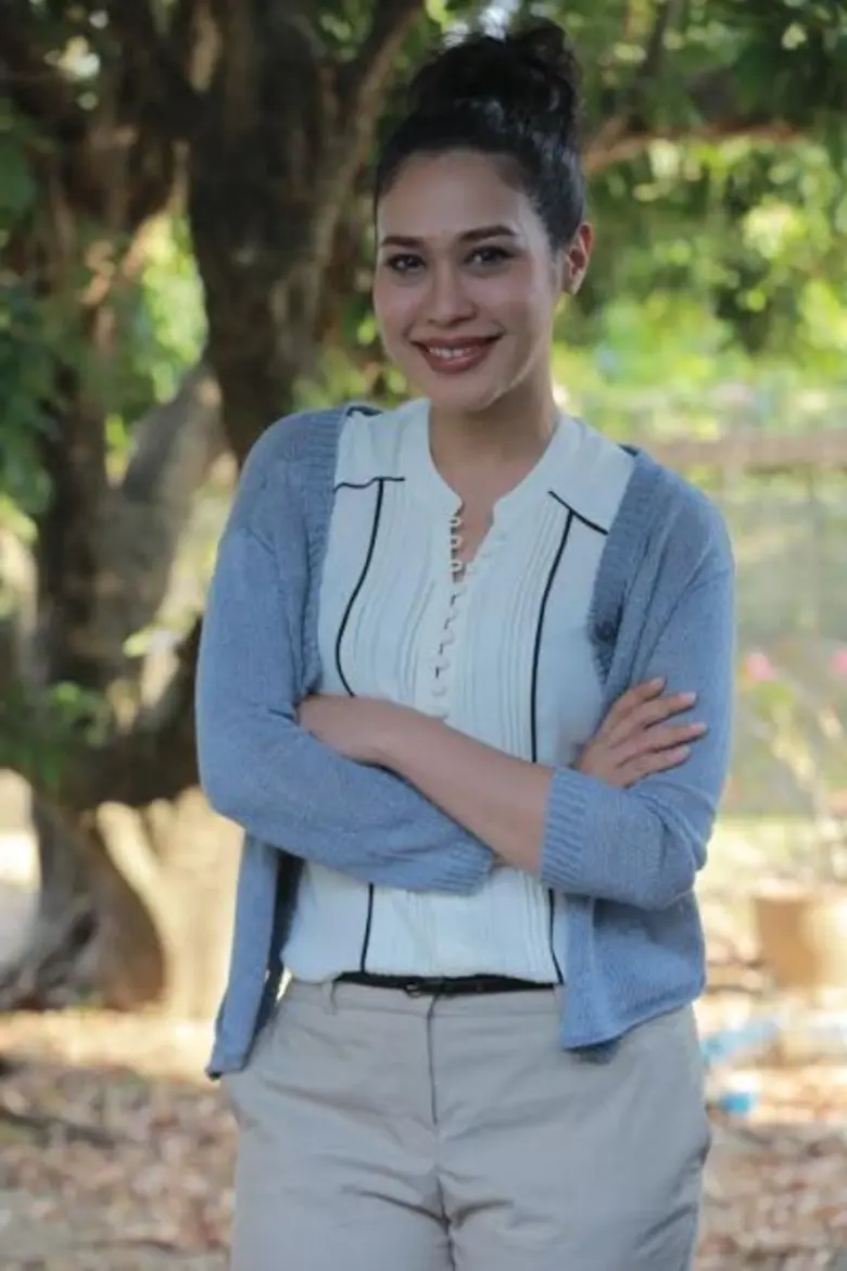 กลายเป็นสาวยุค 80s ที่สวยเป๊ะปังด้วยแฟชั่...