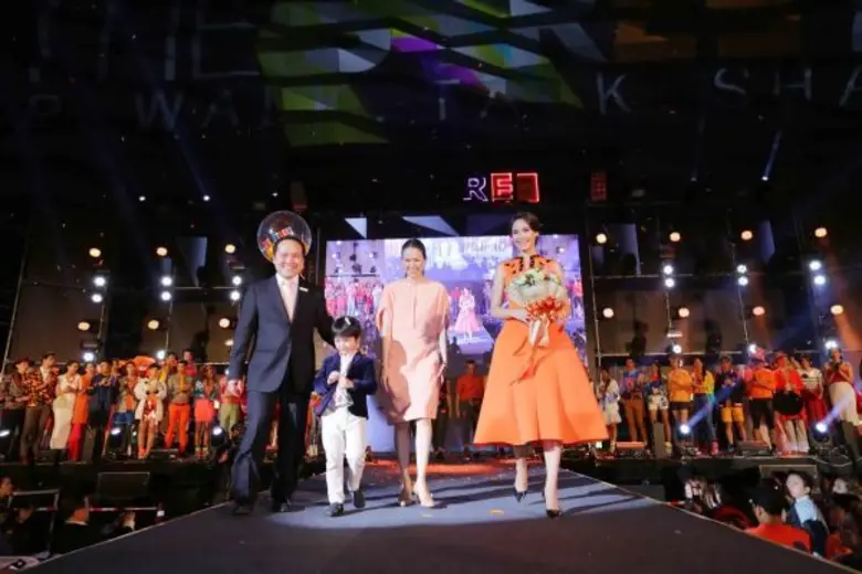 เปิดตัวสุดยิ่งใหญ่ “เดอะสตรีท รัชดา” จัดงาน “The Street Grand Opening” ยกโชว์ระดับโลก ชม “ญาญ่า อุรัสยา” ร่วมเดินแฟชั่นโชว์สุดอลัง!!