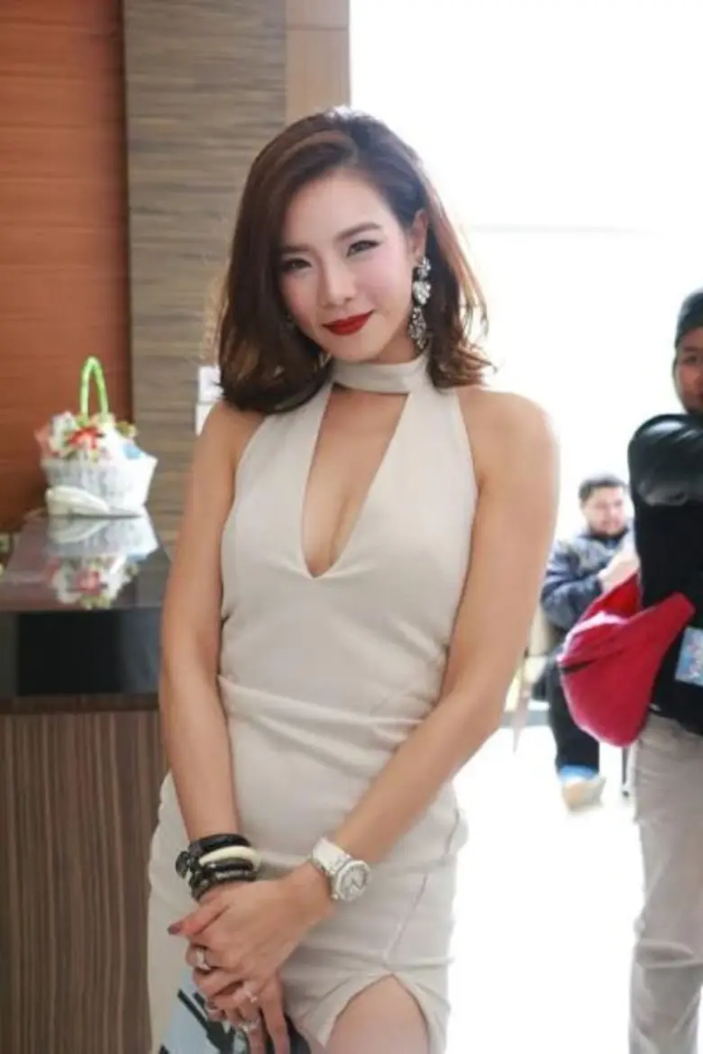 ผู้จัดคนเก่ง น้อง-พรสุดา แห่งค่าย ดี วัน ทีวี นำทีมนักแสดงบวงสรวงละครรีเมคสุดแซบ เมียหลวง