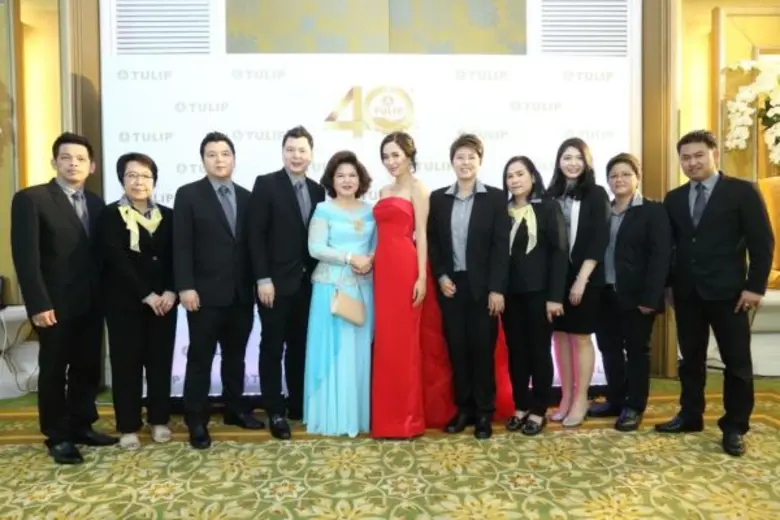 ชุดเครื่องนอนทิวลิป โดย บริษัท ทีแอล มาร์...