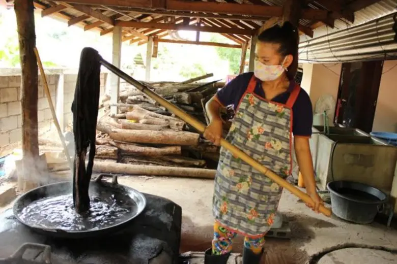 สัมผัสวิถีธรรมชาติ ภูมิปัญญาดั้งเดิม เติมเต็มด้วยองค์ความรู้ ความสำเร็จของงานวิจัยบนรากฐานของชุมชน ณ หมู่บ้านนาต้นจั่น อำเภอศรีสัชนาลัย จังหวัดสุโขทัย ต้นแบบหมู่บ้านอุตสาหกรรมชนบทเพื่อการท่องเที่ยว