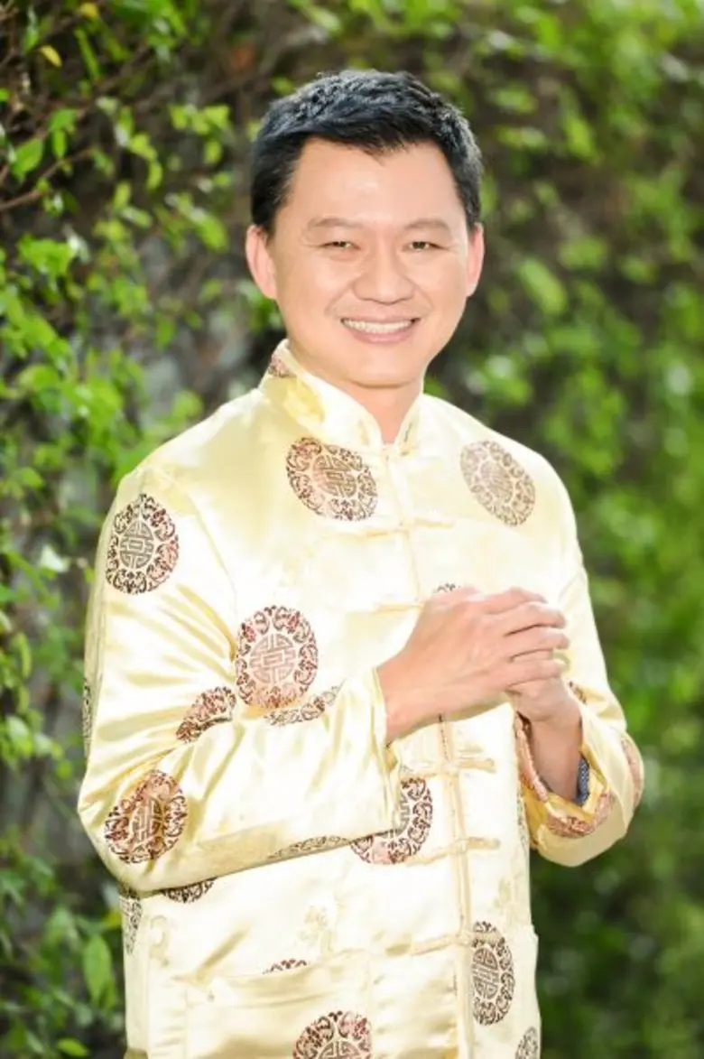 Mr. Kampol Tanapanyaworakhun, CEO of iTop...