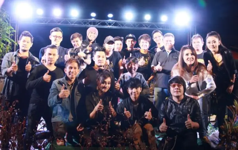 ศิลปิน เอเซียร์ อาร์สยาม เจ้าของเพลงล่าสุ...