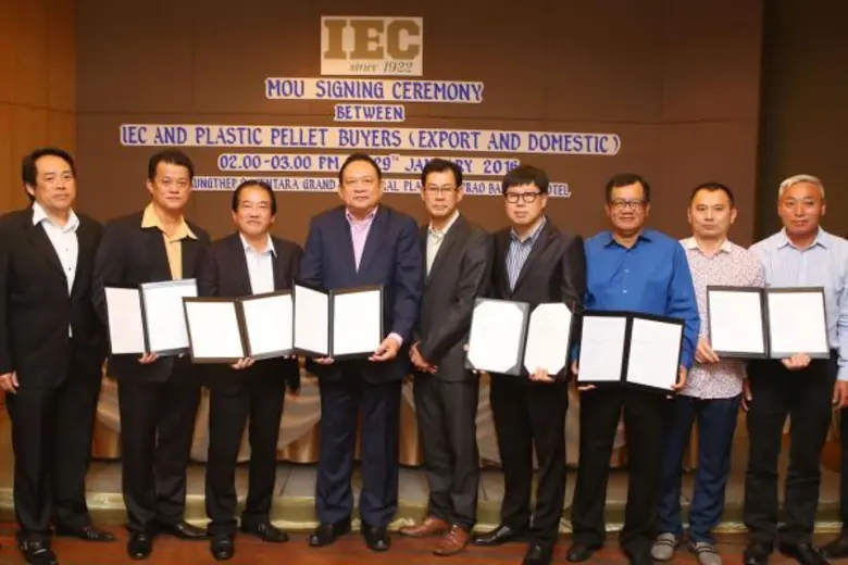 นายภูษณ ปรีย์มาโนช ประธานกรรมการและกรรมกา...