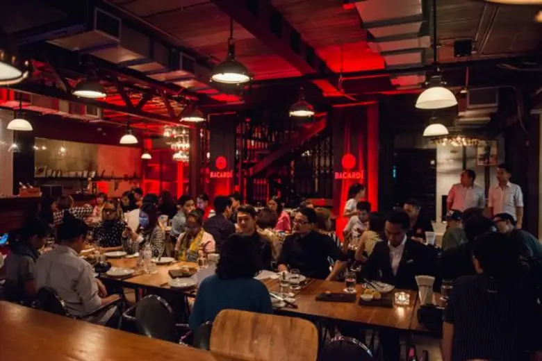 ลูก้า ซินาลี่ มิกโซโลจิสต์ระดับโลก ถ่ายทอดประสบการณ์ 3 รัมค็อกเทล ในงาน บาคาร์ดี ทรู รัม ไนท์ ปาร์ตี้ซีรี่ส์ ครั้งที่ 3