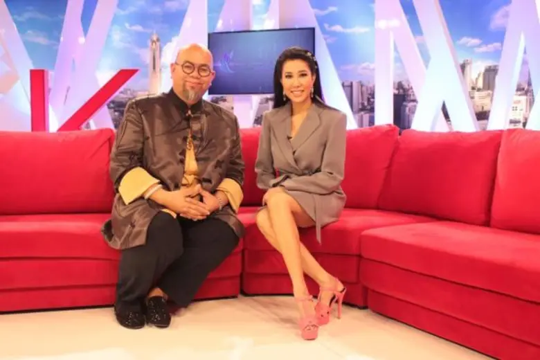 รายการ "เอิ๊กโชว์" นำโดยพิธีกรสุดแซ่บ "เอ...