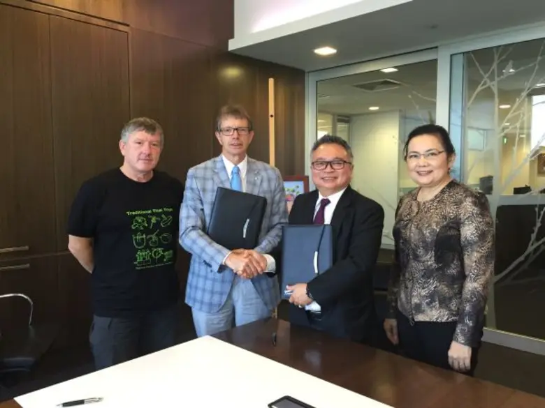 นายสาคร ชนะไพฑูรย์ (คนที่สองจากขวา) รองผู...