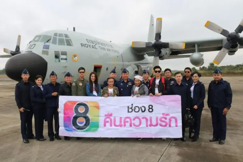 แทคทีมกันมาส่งมอบความสุขให้น้องๆ ที่โรงเร...