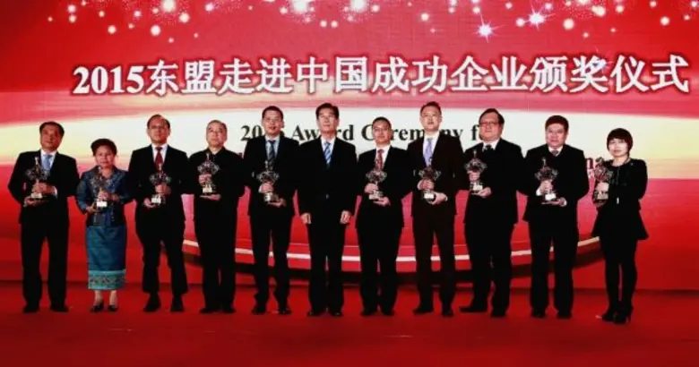 นายพิพิธ เอนกนิธิ (ที่ 4 จากขวา) รองกรรมก...