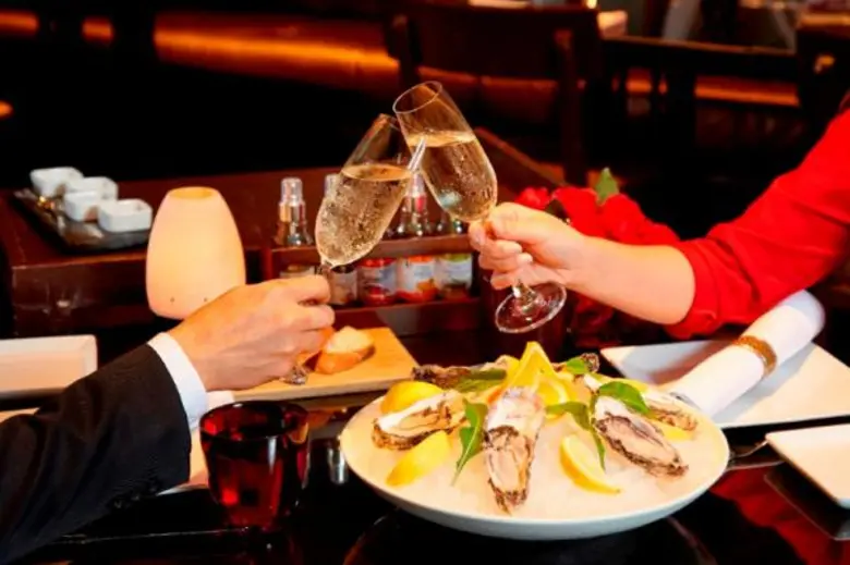 ห้องอาหารอิตาเลียนลูป เทอร์เรซ แอนด์ บาร์ ชั้น 8 โร...