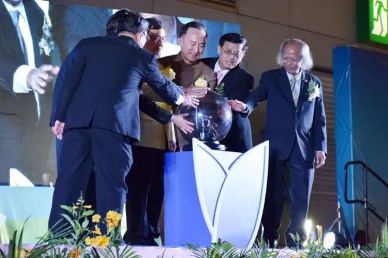 ไข่มุกสีทองด้วยแสงซินโครตรอน สร้างชื่อ คว้ารางวัล ผลงานประดิษฐ์คิดค้น ในงานวันนักประดิษฐ์ ประจำปี 2559 สภาวิจัยแห่งชาติ